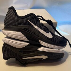 Nike Vapor 12 nwot women’s size 6.5 black/white tennis shoes